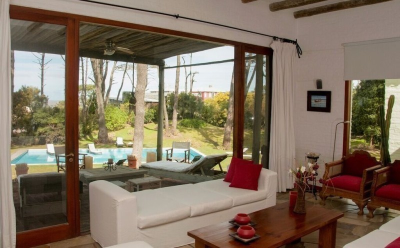Excelente casa en alquiler en La Barra con piscina climatizada